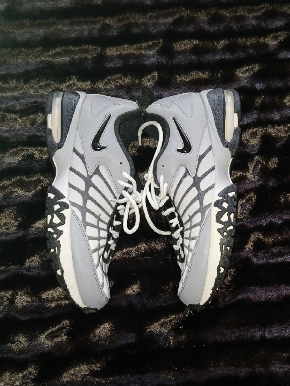 MAKE ME A OFFER! Nike Gray and Black Low-Top Athletic Sneakers